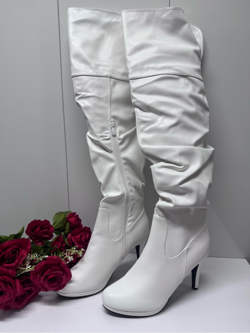 🤍NIB ONLY HERE WINTER WHITE THIGH BOOTS